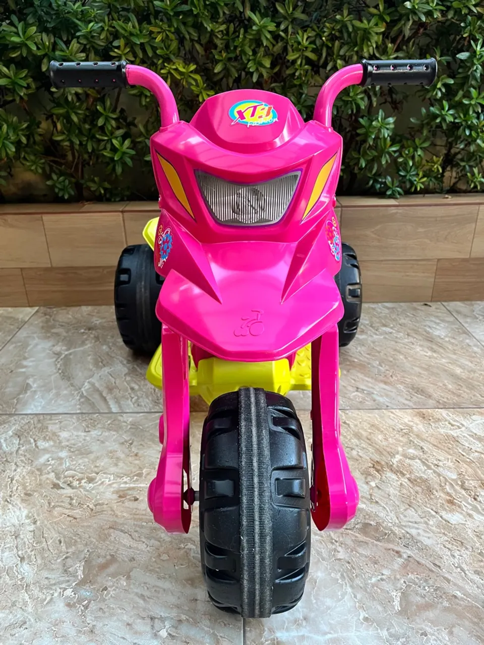 Moto elétrica XT3 Bandeirante Infantil Rosa - Diversão Garantida!