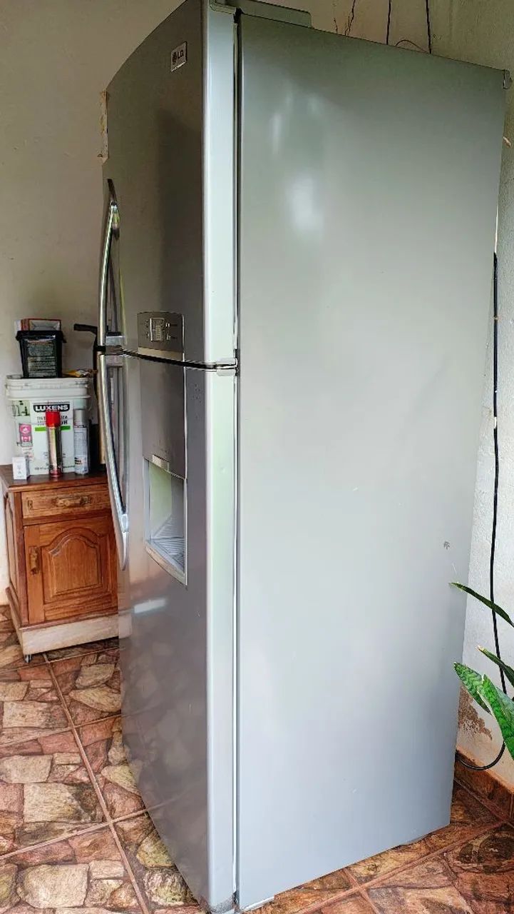 Geladeira LG cinza, duas portas.  - Foto 3