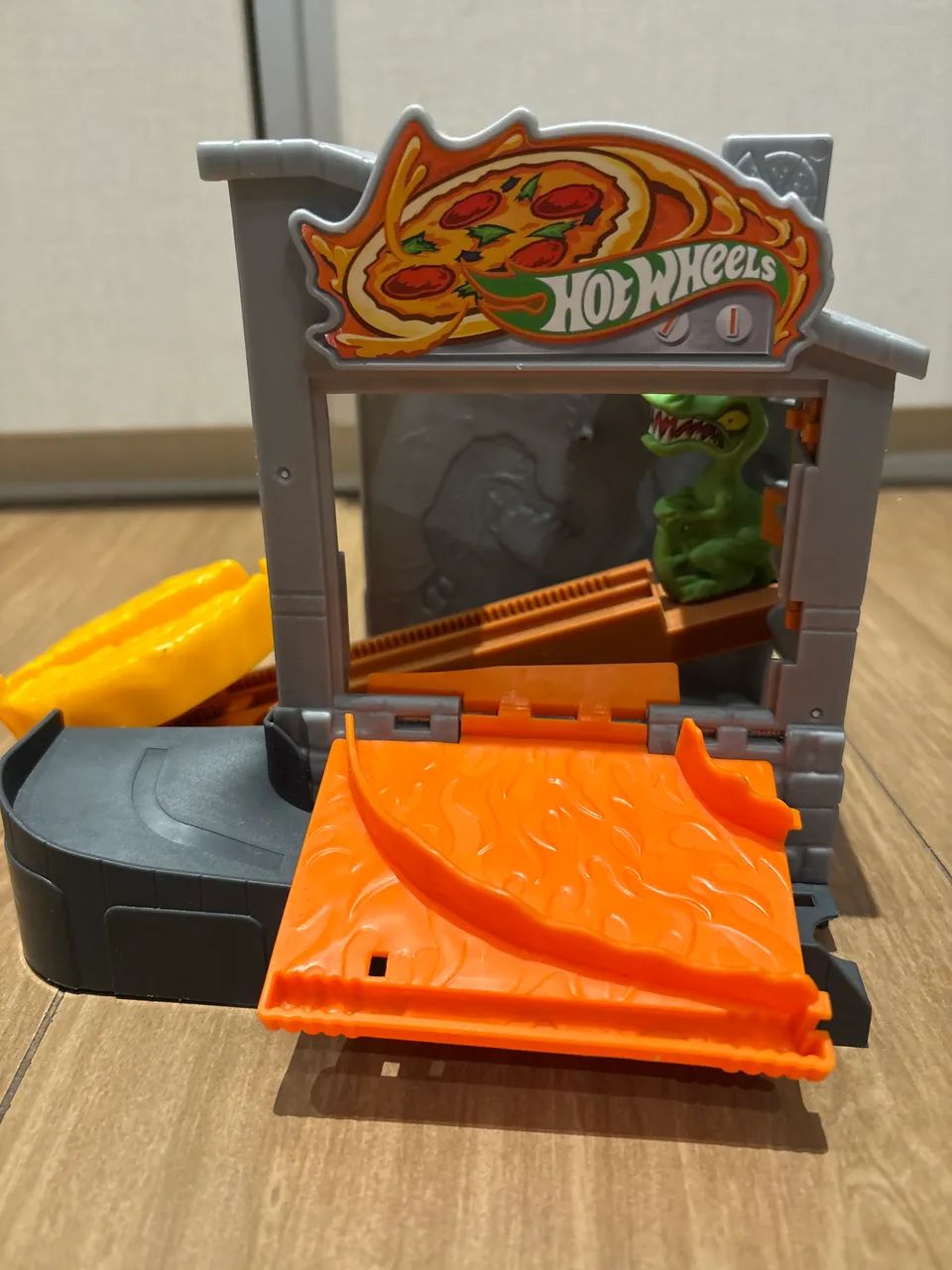 Hot Wheels - Ataque do Dino na Pizzaria - Foto 2