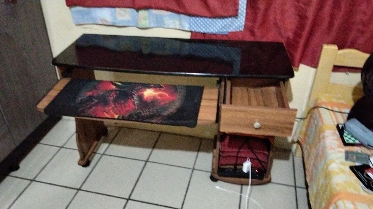 MESA DE MDF À VENDA