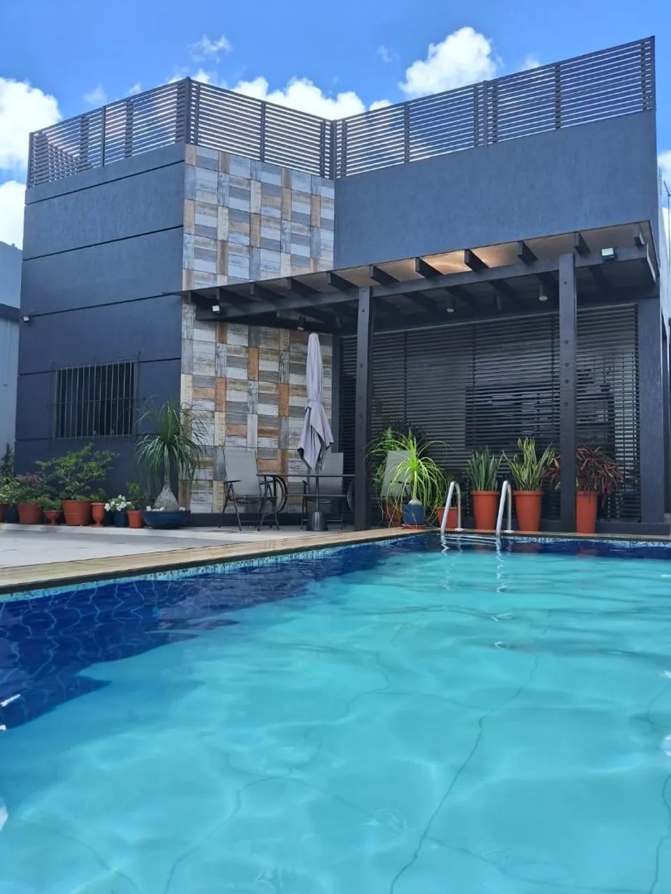 ~CASA COM PISCINA À VENDA PRÓX. DE TUDO !!! - Foto 3