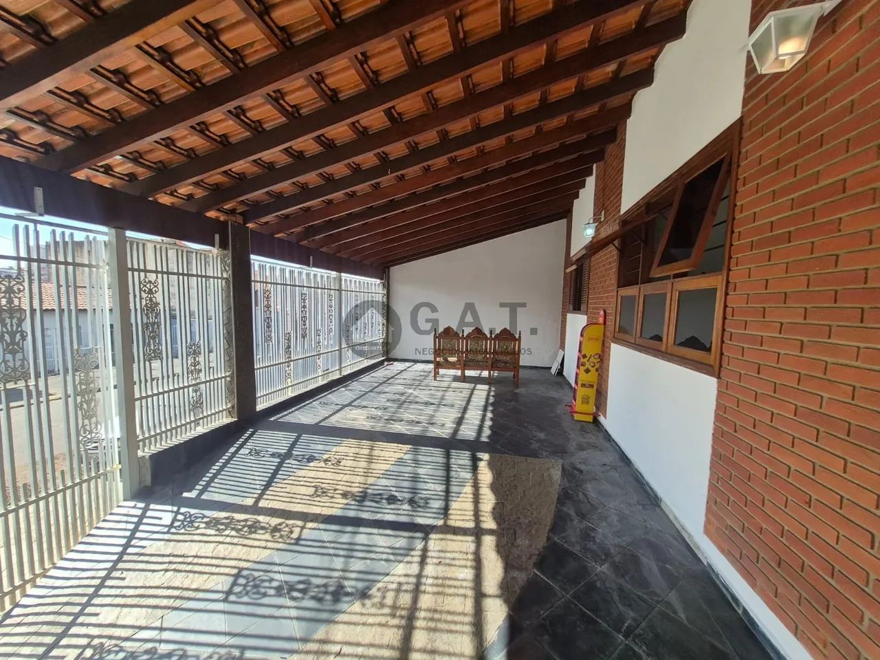 Aluguel de Casa Espaçosa de 3 Quartos no Jardim Itanguá - Sorocaba-SP: 200m² de Conforto e