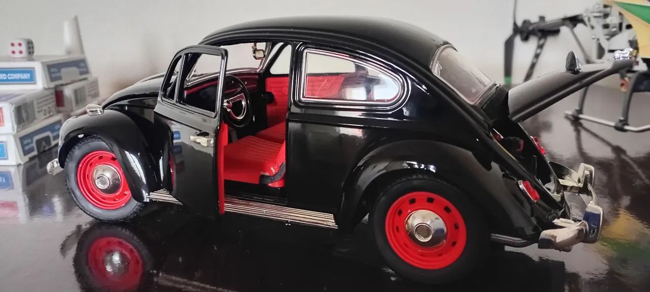 Miniatura fusca 1/18 com modificações 