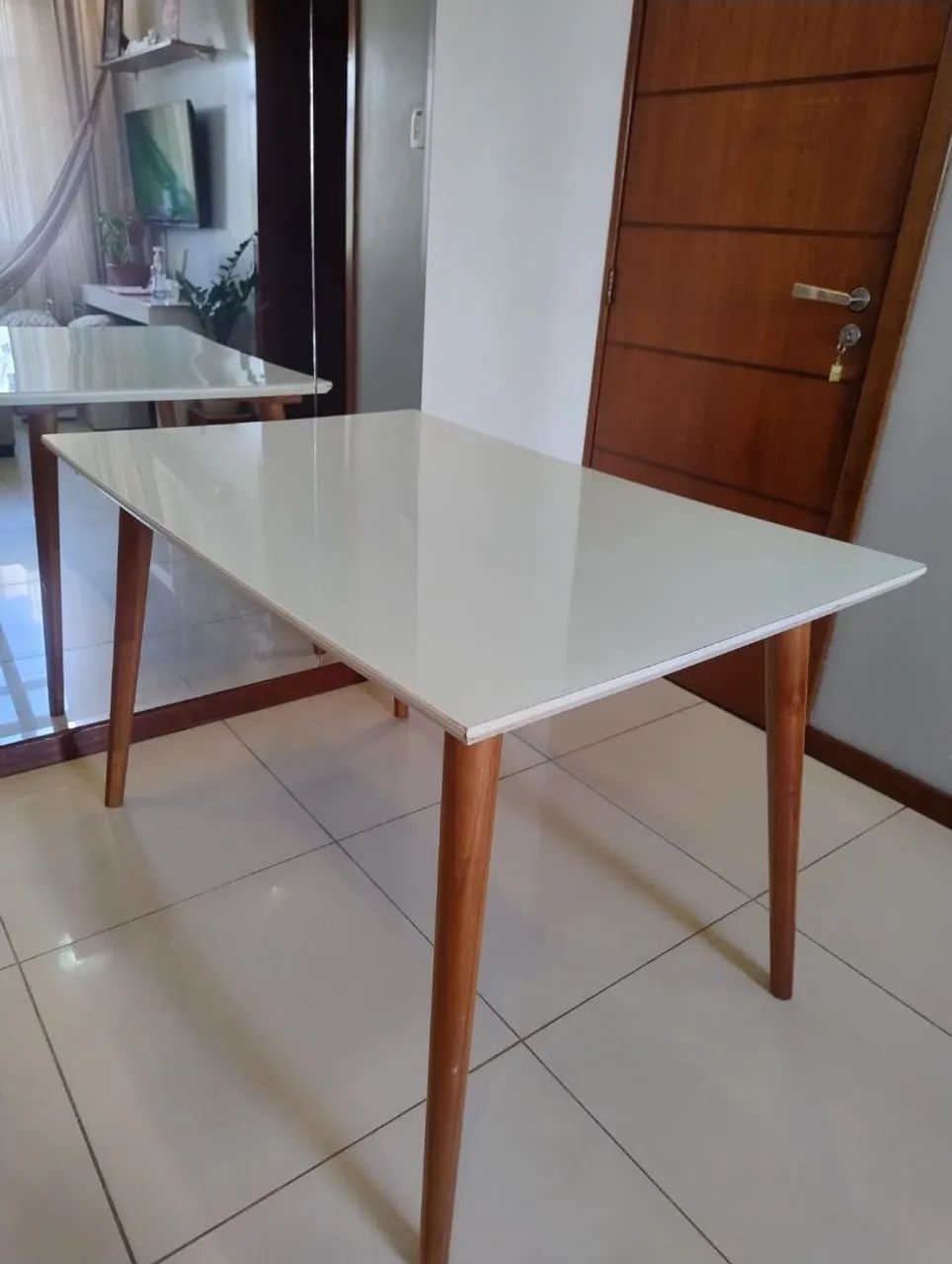 Mesa de Jantar Retangular - MDF com Vidro - Pés em Madeira Maciça - Foto 2