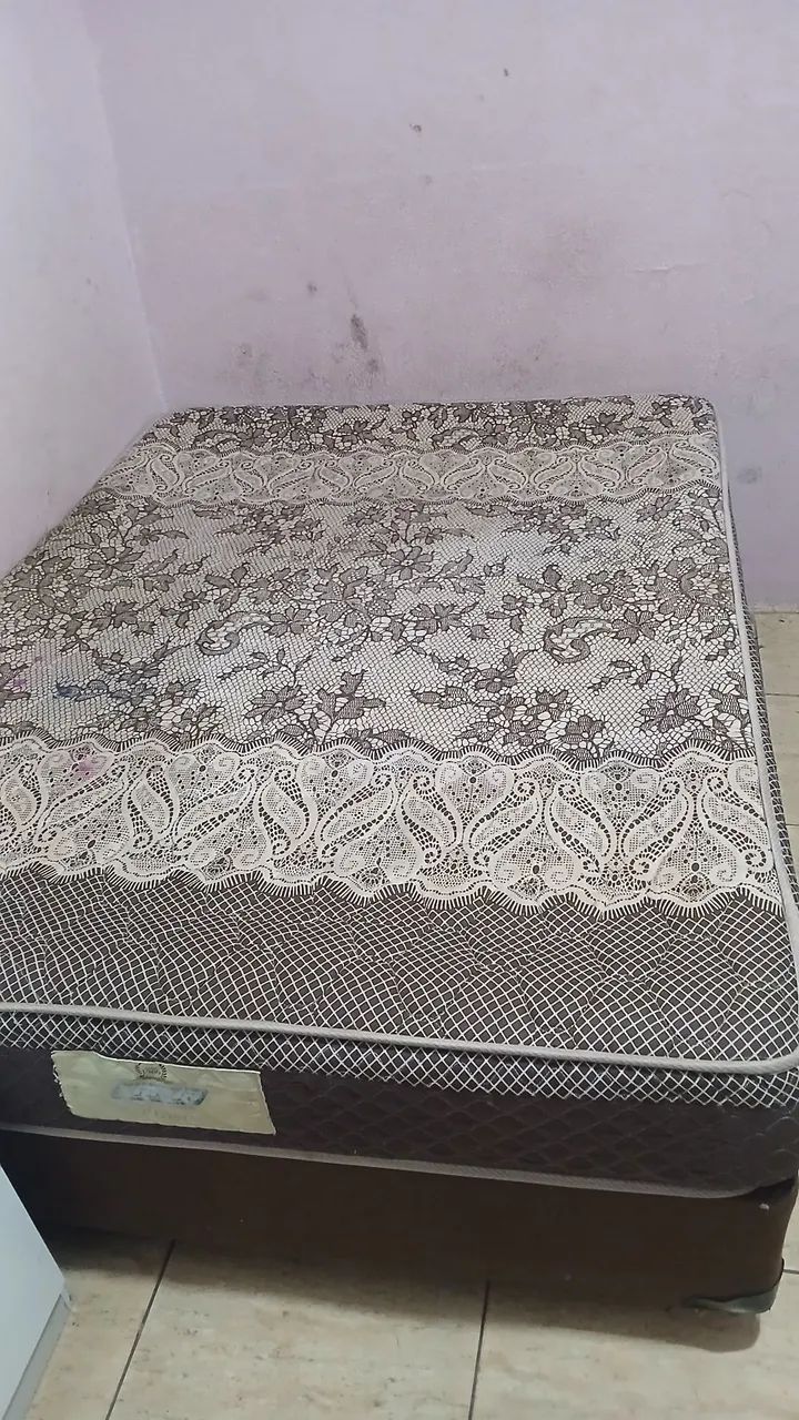 Cama Box GAZIN bem conservada 
