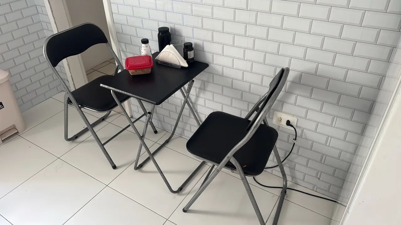 Conjunto de varanda com cadeiras acolchoadas (acabamento de metal)