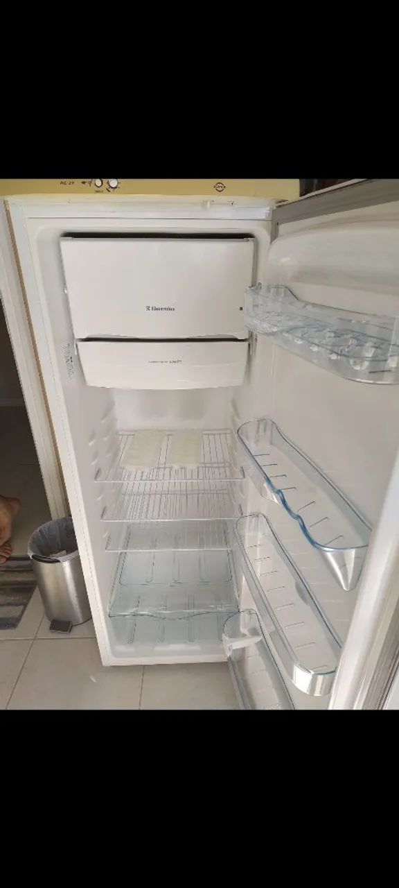 Geladeira Electrolux branca  - Foto 2