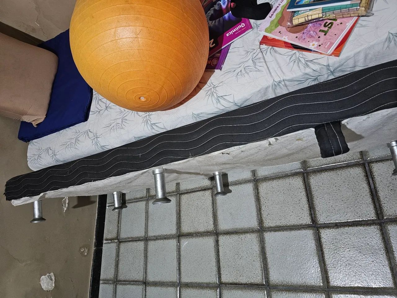 Cama auxiliar solteiro com colchão integrado. - Foto 3