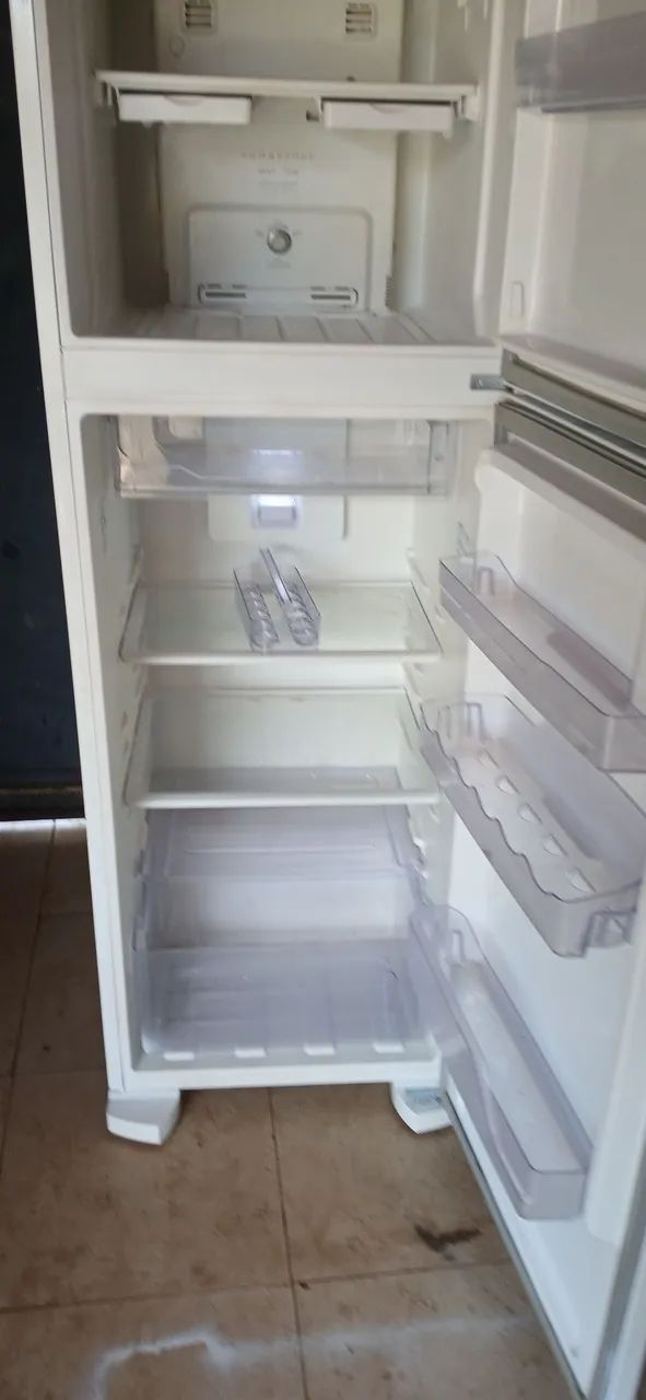 Geladeira Electrolux Frost freer pra vender rapido - Foto 4