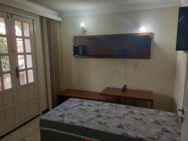 Alugo Quarto Mobiliado com Varanda em República Feminina - Foto 2