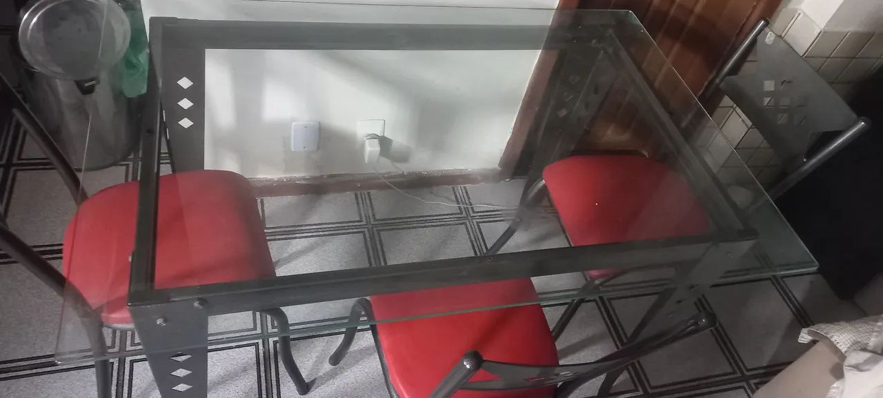 Mesa de vidro, com 03 cadeiras:R$: 350,00 - Foto 2