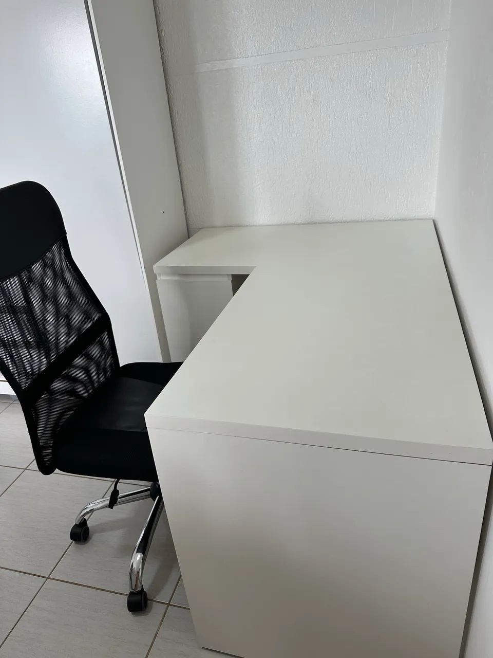 Corner Table441092080340848641