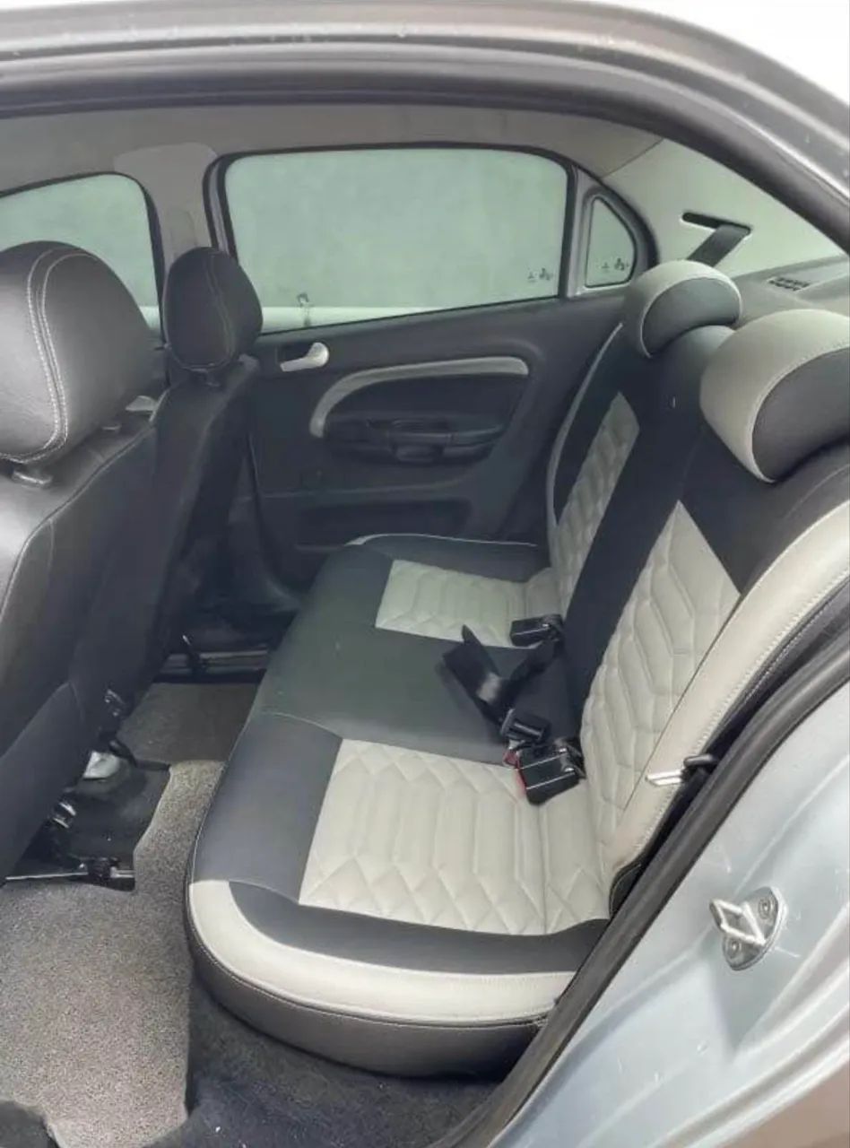 Volkswagen Voyage VOYAGE Trendline 1.6 T.Flex 8V 4p 2017