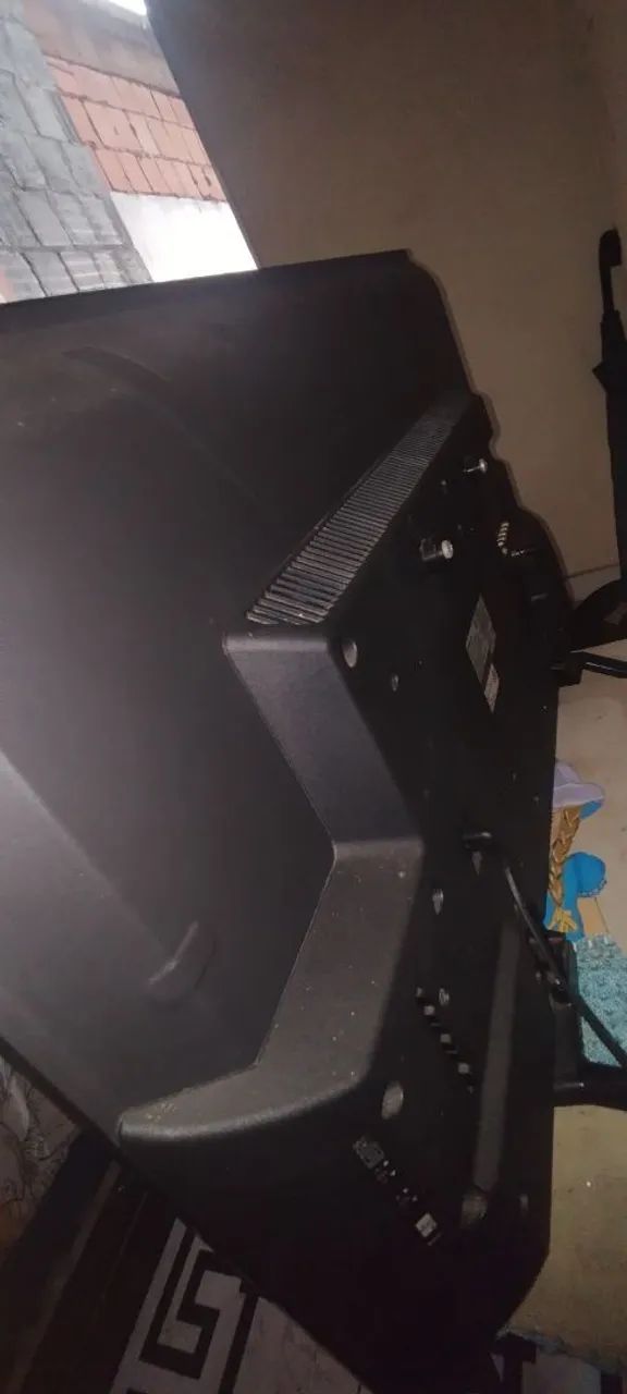 Vendo TV 40 polegadas smart Philips preta no valor 700