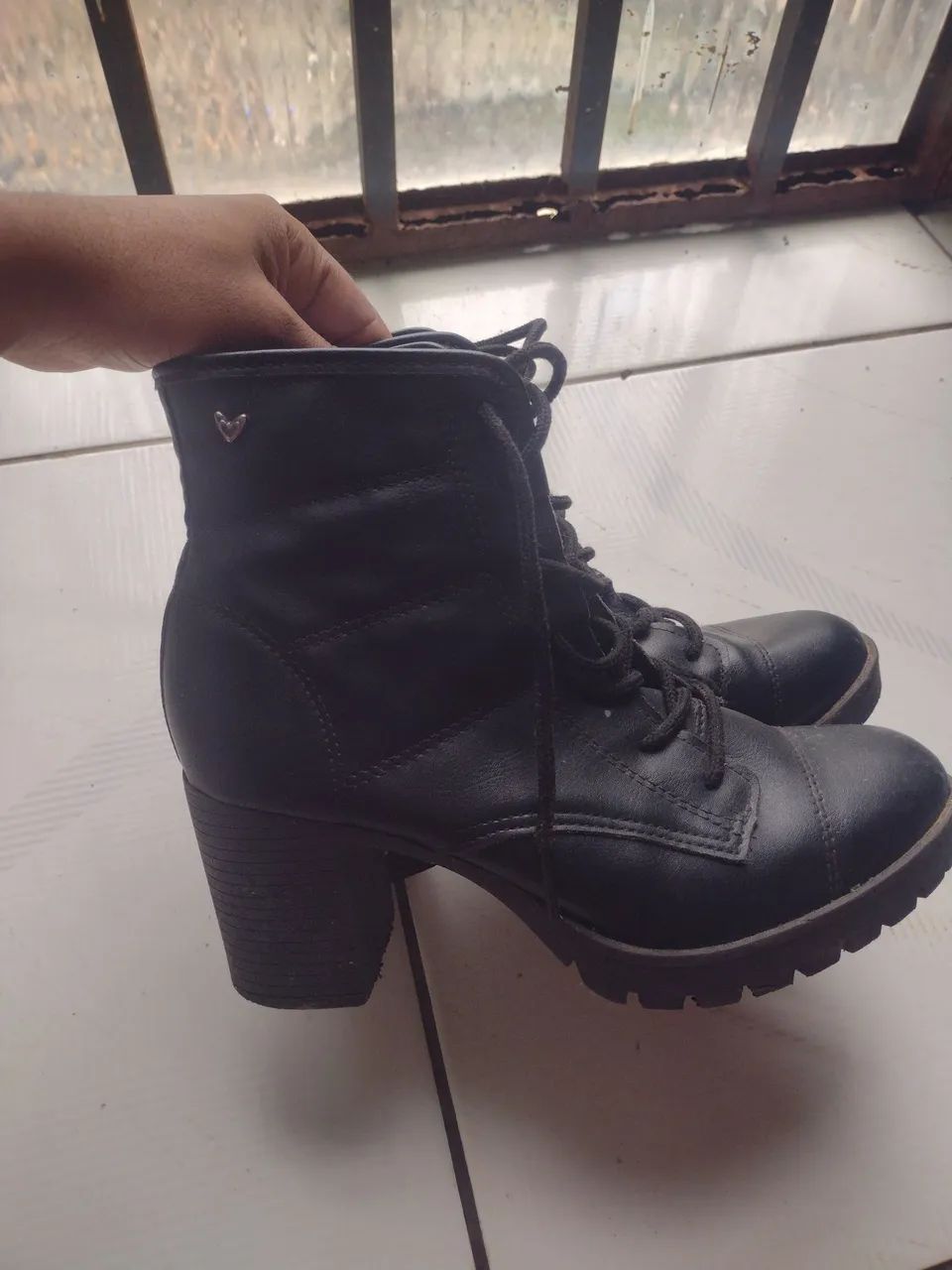 Bota preta 