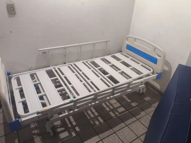Cama hospitalar+colchão  - Foto 2