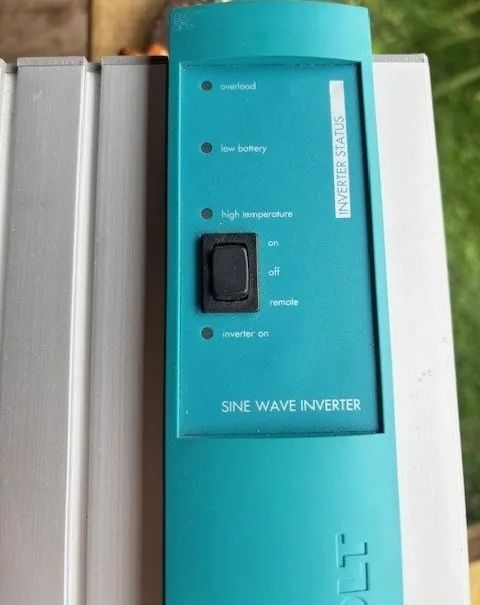 Inversor 24VCC 1500 W e carregador demais painel de controle para motor homes e embarcão - Foto 2