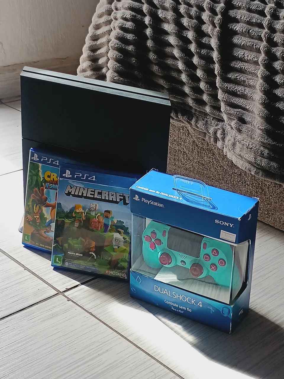 Console PS4 com controle e jogos - Foto 3
