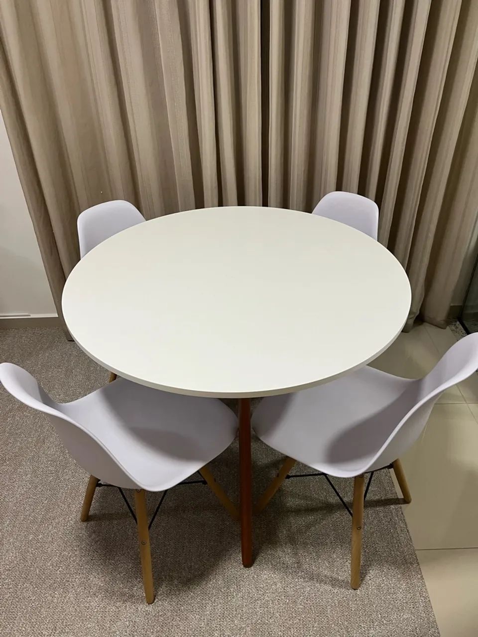 Mesa com 4 cadeiras  - Foto 4