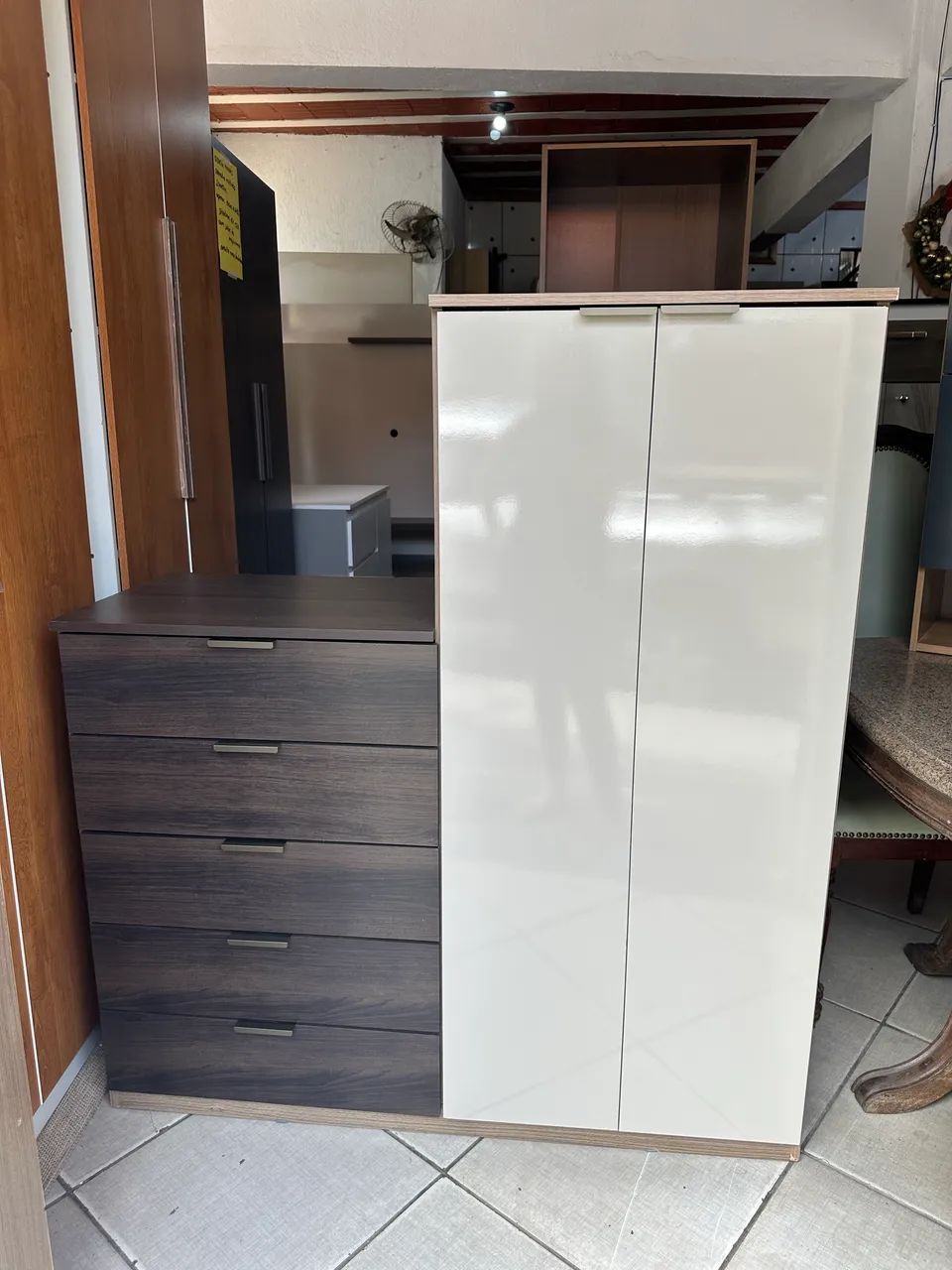 Cômoda com 5 gavetas 2 portas ao lado - Foto 4