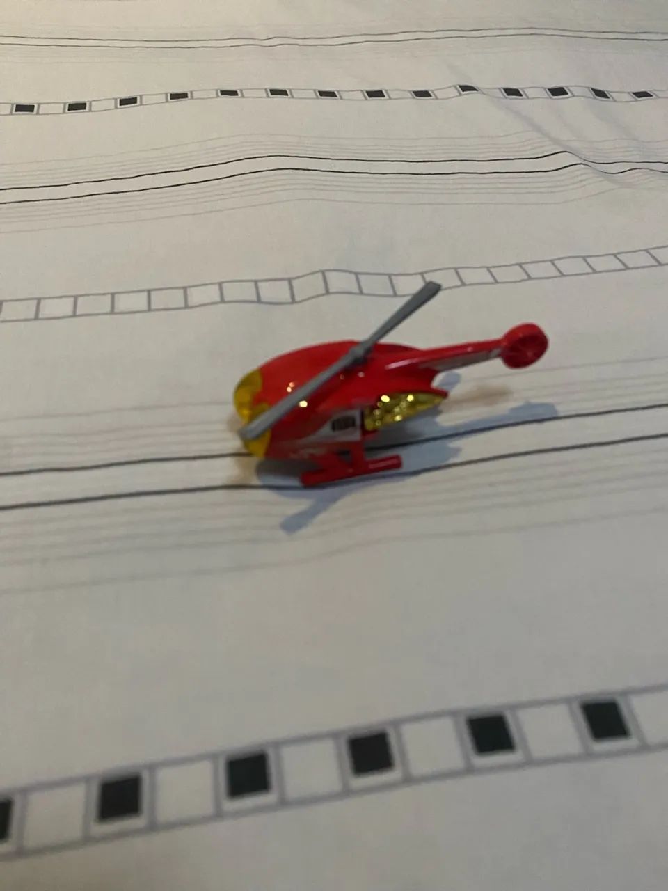 Helicóptero hotwheels 