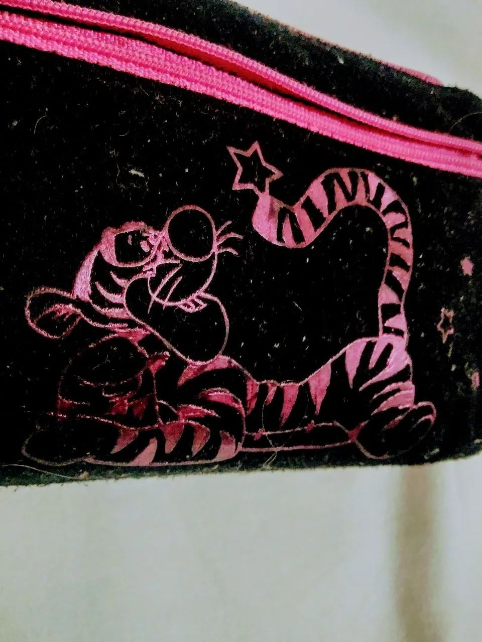 COLEÇÃO VINTAGE | RARO ESTOJO ESCOLAR DA PANTERA COR DE ROSA em tecido com figura bordada 