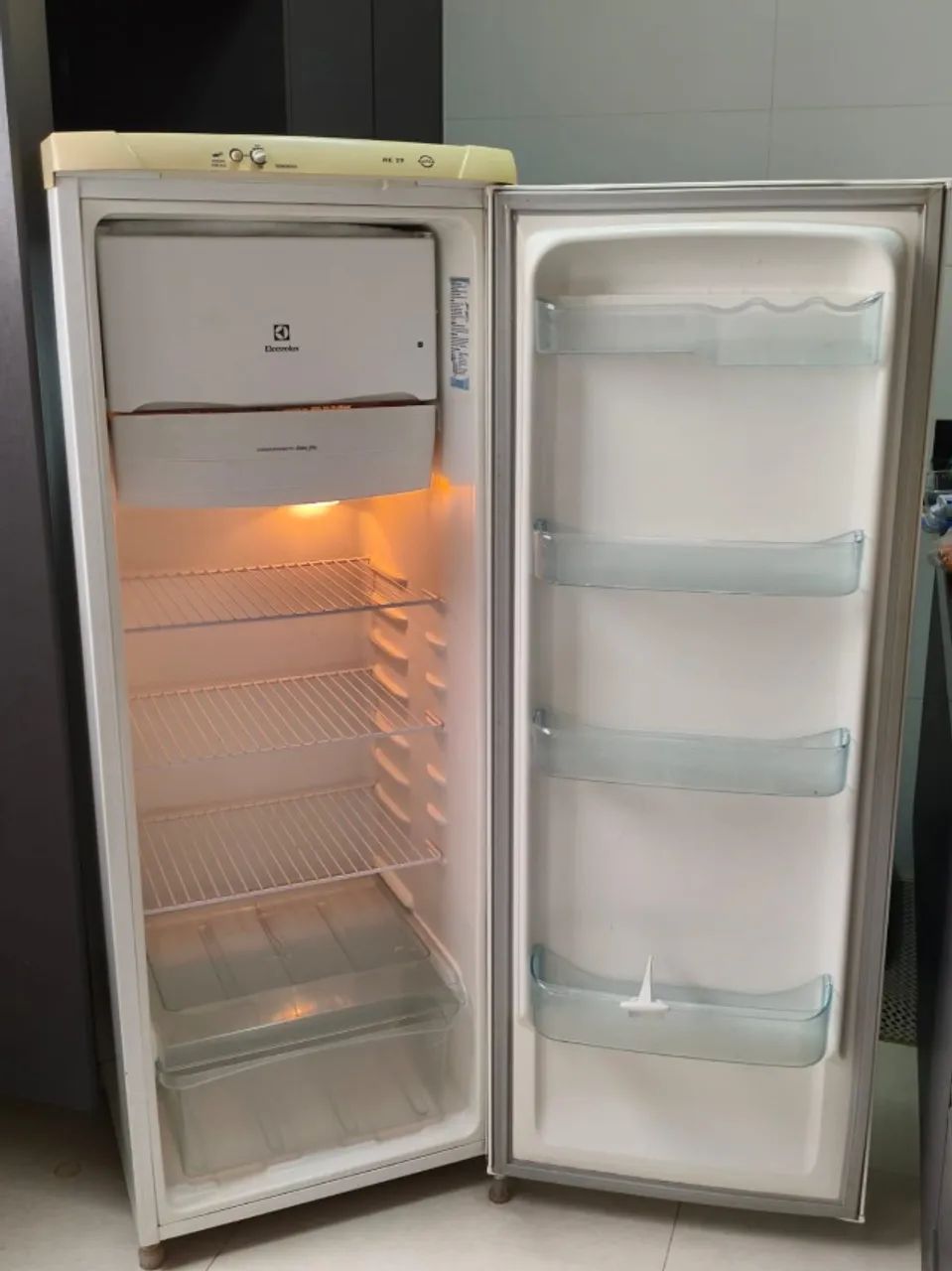 Geladeira eletrolux RE29  - Foto 5