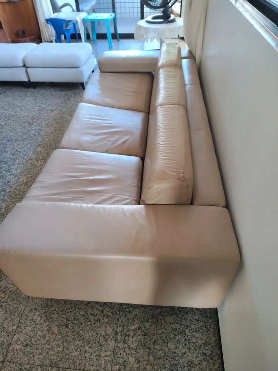 Sofá 3 Lugares Espaçoso e Confortável (Bege/Creme) - Ótimo Estado! - Foto 2