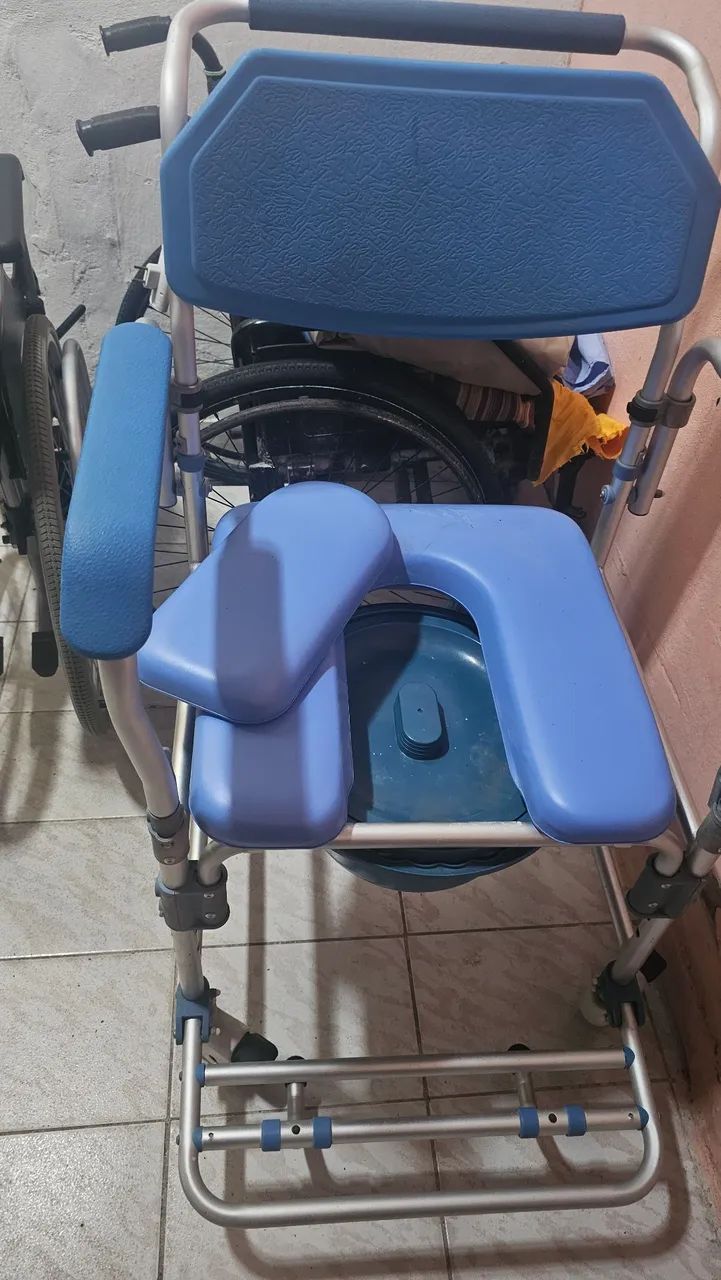 Cadeira de roda de banho em alumínio 