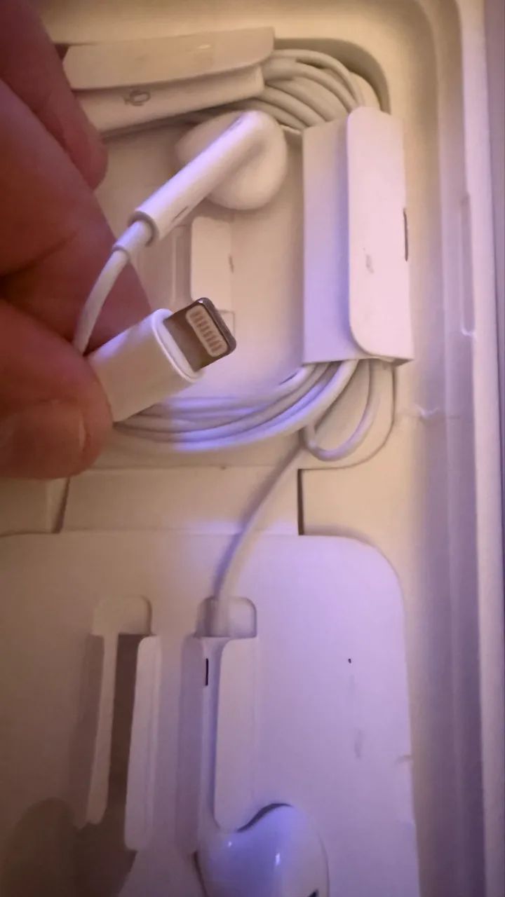 Fone de Ouvido Apple original EarPods Intra-Auricular com Conector Lightning Branco - Foto 3