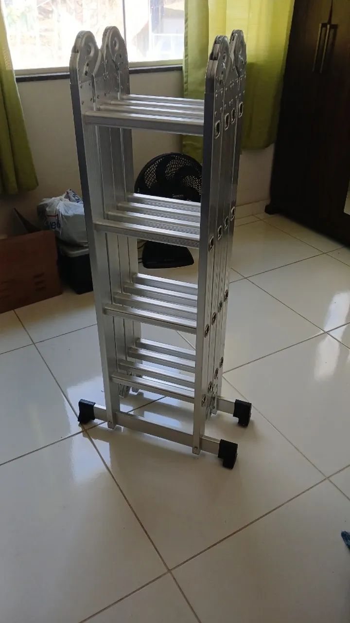 Escada multifuncional 