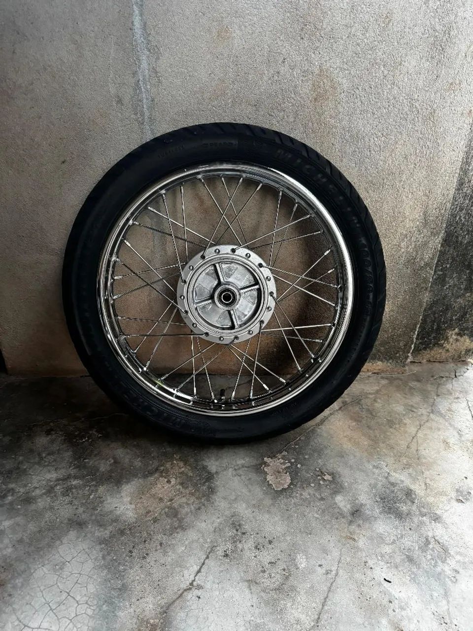 Vendo roda raiada 