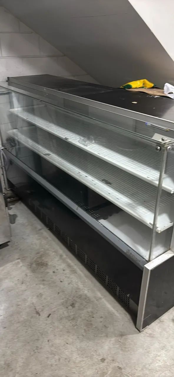 Expositor refrigerador em ótimo estado de conservação 