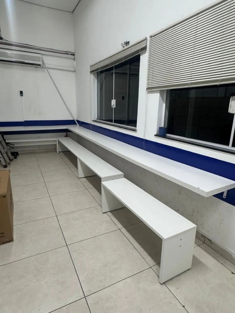 Conjunto Bancos e Bancadas bem novos em mdf
