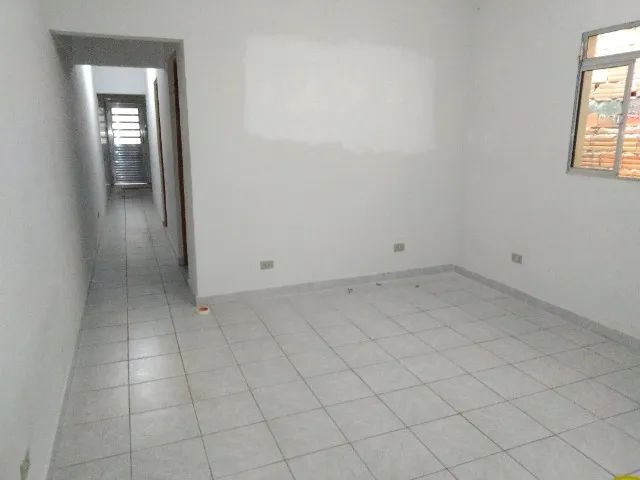 Casa 3 cômodos grandes e com boa área de serviço piso suberior de sobrado