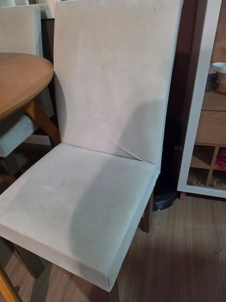 Mesa de jantar com quatro cadeiras - Foto 4