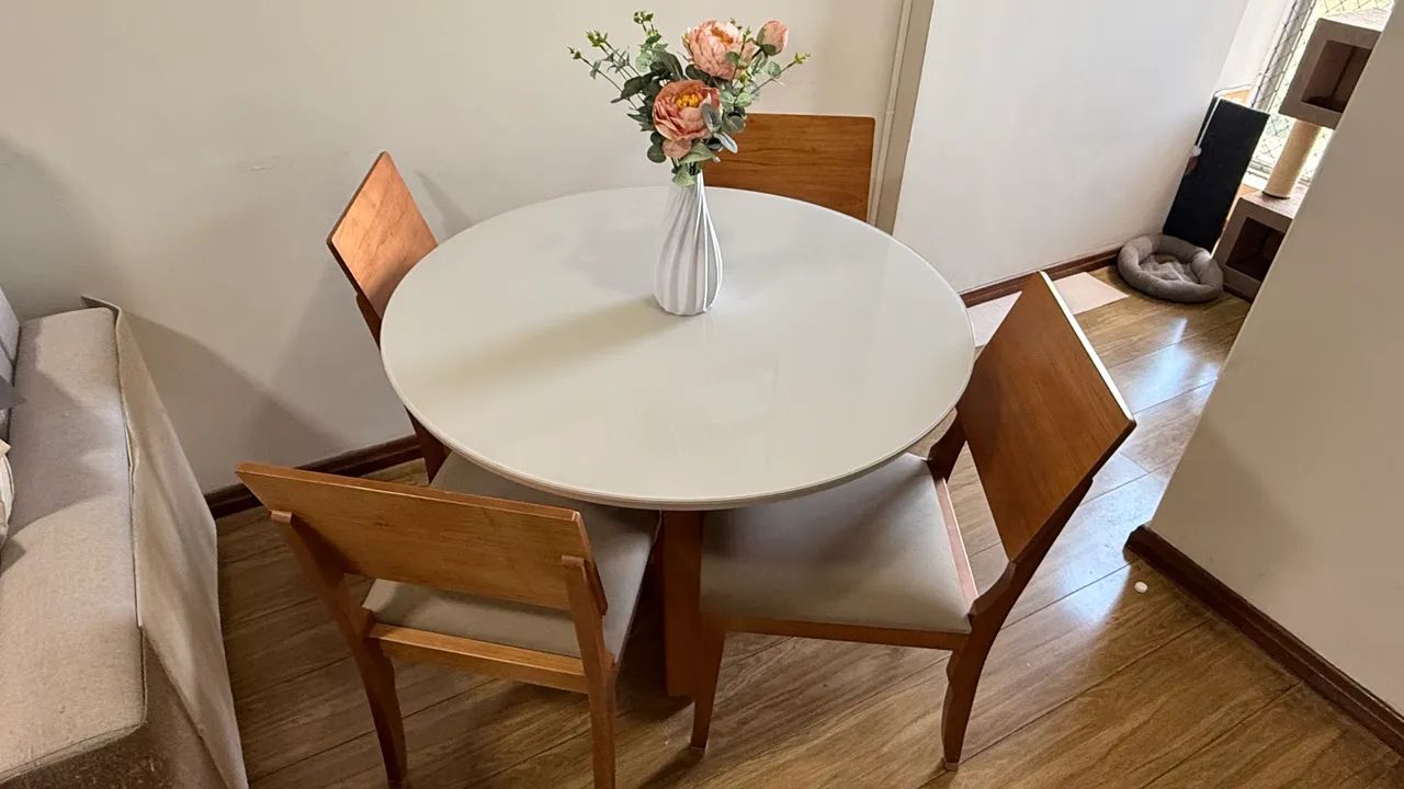Conjunto Mesa Redonda + 4 Cadeiras