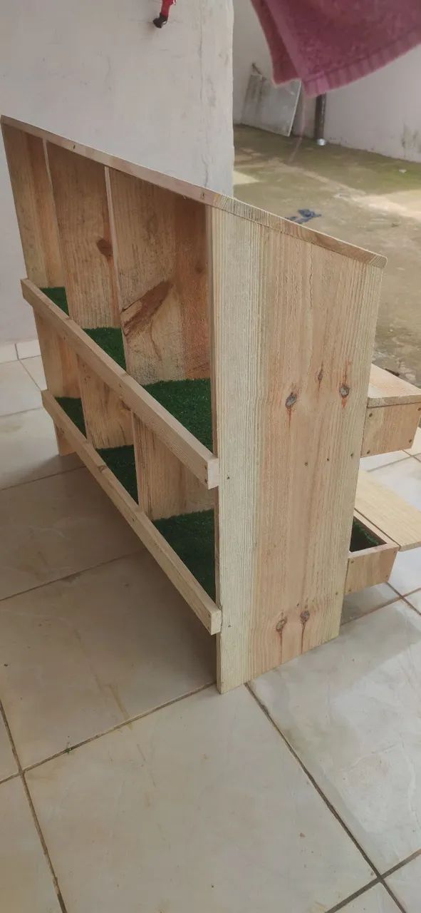 Ninho para galinhas 6 compartimentos com coletor de ovos + grama sintética - Foto 2