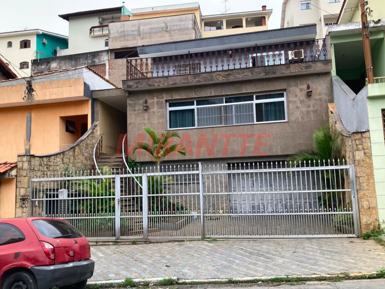 Sobrado de 290m² com 3 quartos em Jardim Guapíra