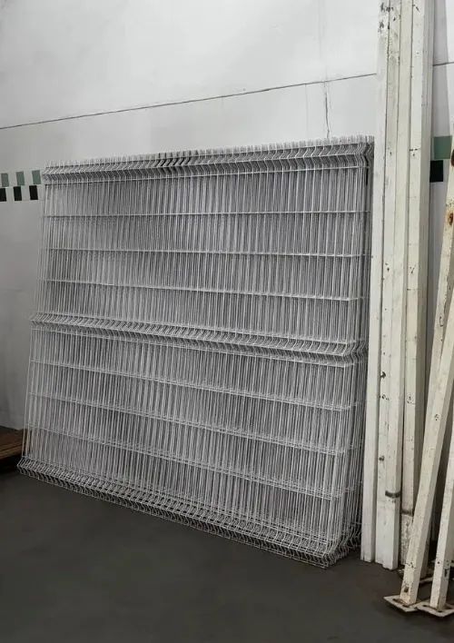 Vendo 4 gradis e 4 postes Belgo - Foto 3