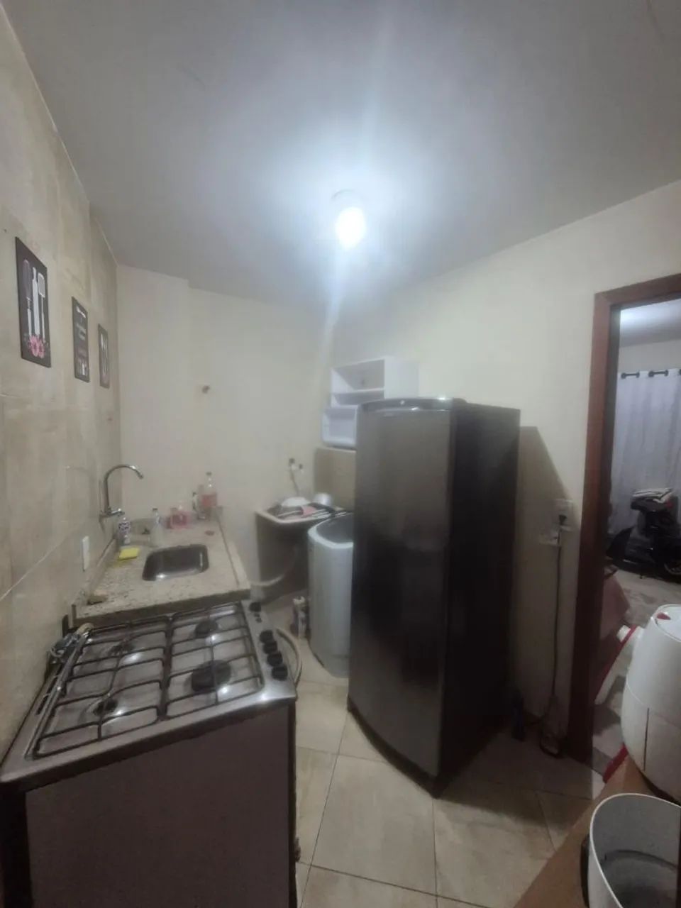 Kitnet pra uma ou duas pessoas. Não é mobiliada 