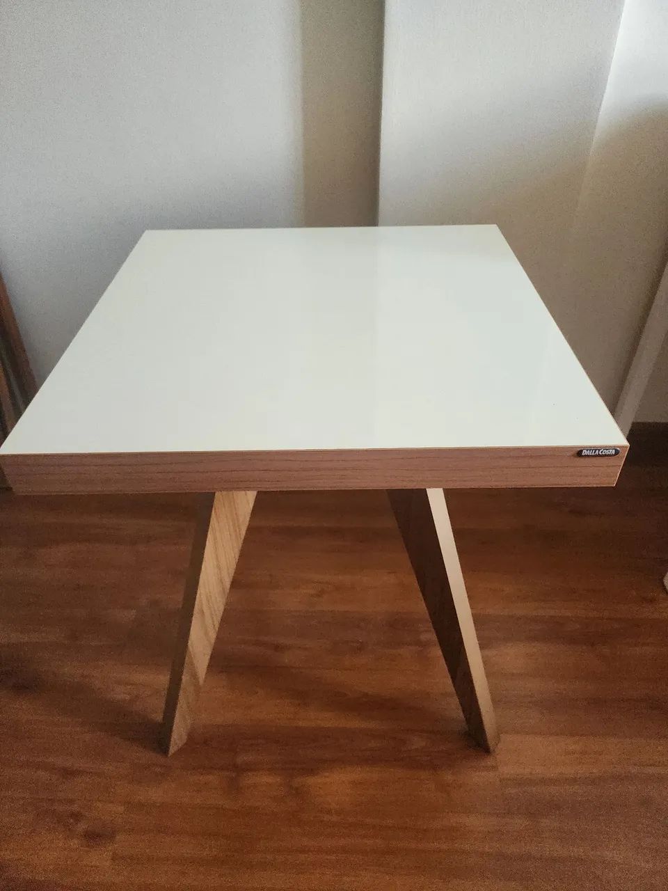 Mesa de canto 