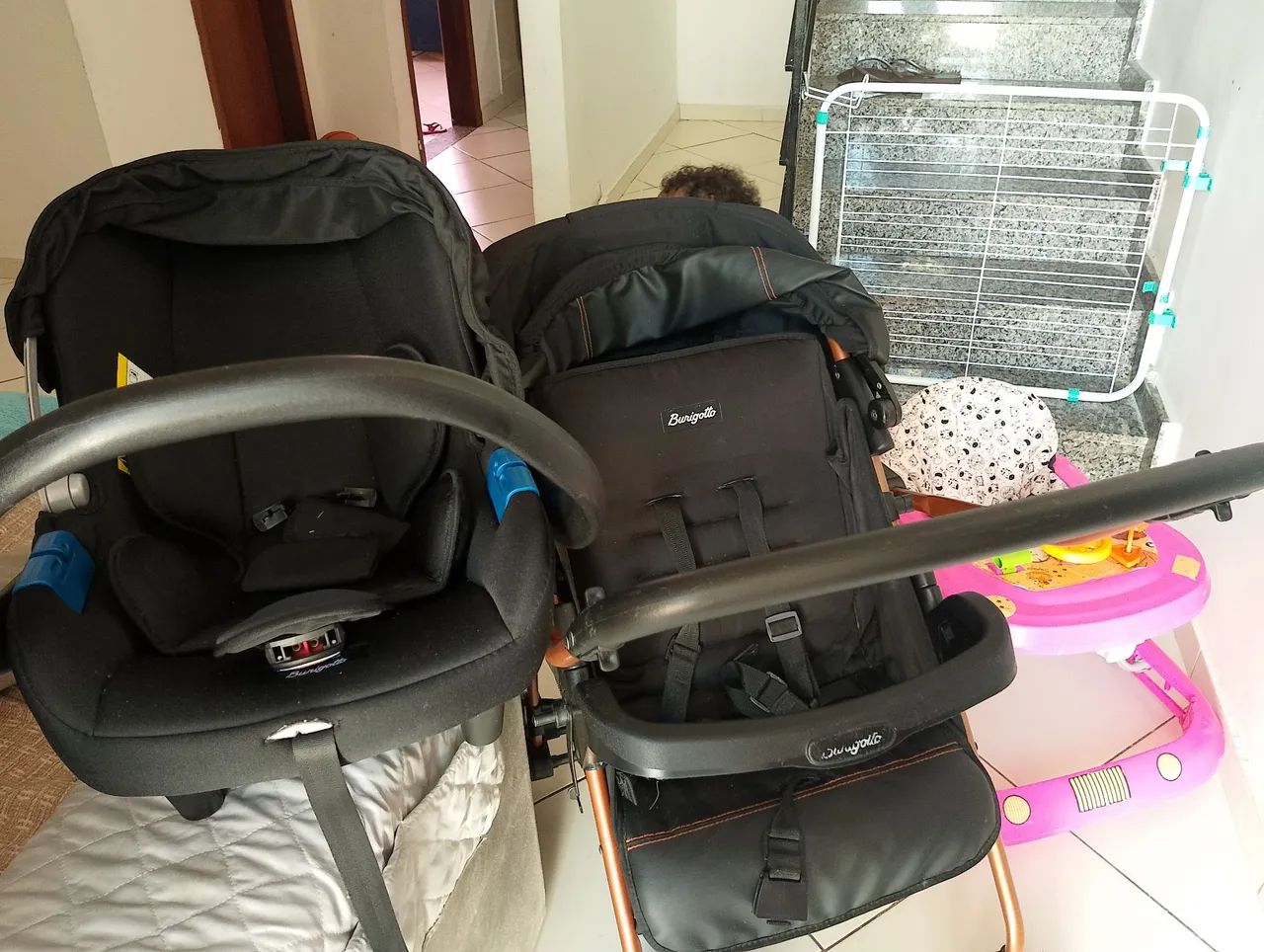  carrinho de bebê com bebe conforto 