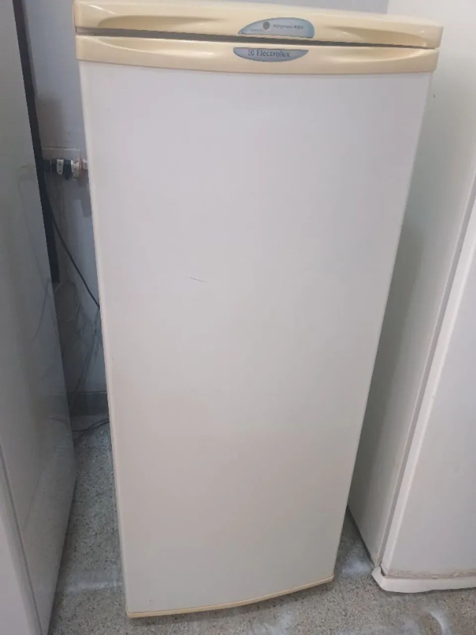 Geladeira funcionando perfeitamente completa 
