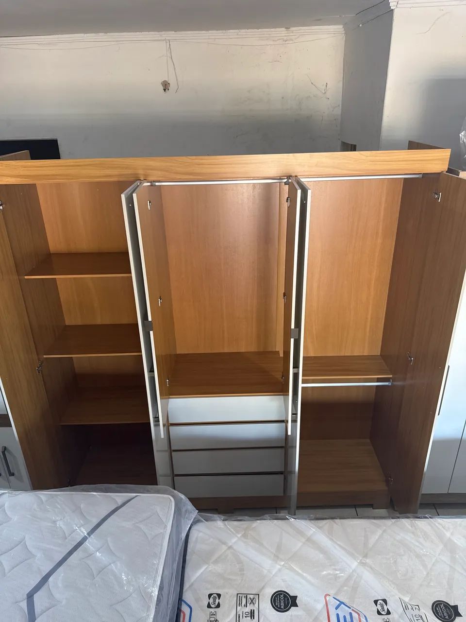 GUARDA ROUPA NOVO COM ESPELHO - Foto 2