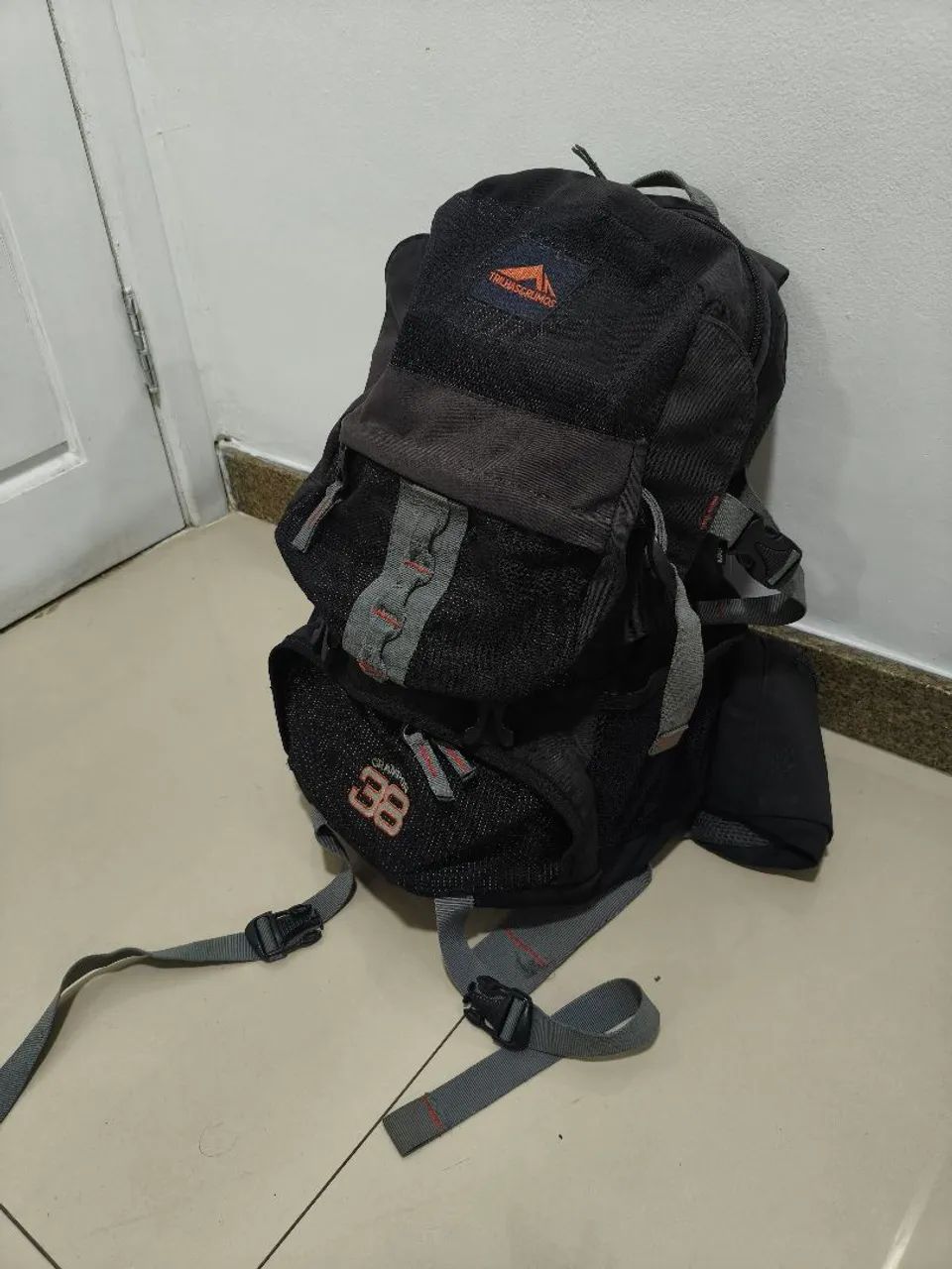 Mochila Trilhas e Rumos Crampon 38L - Foto 3
