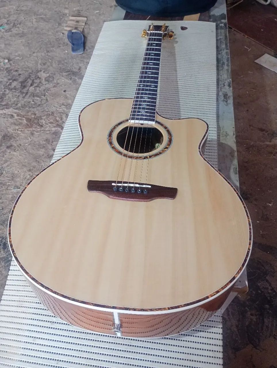 Vendo violão zero feito a mão por Luther captacao Fishiman interna