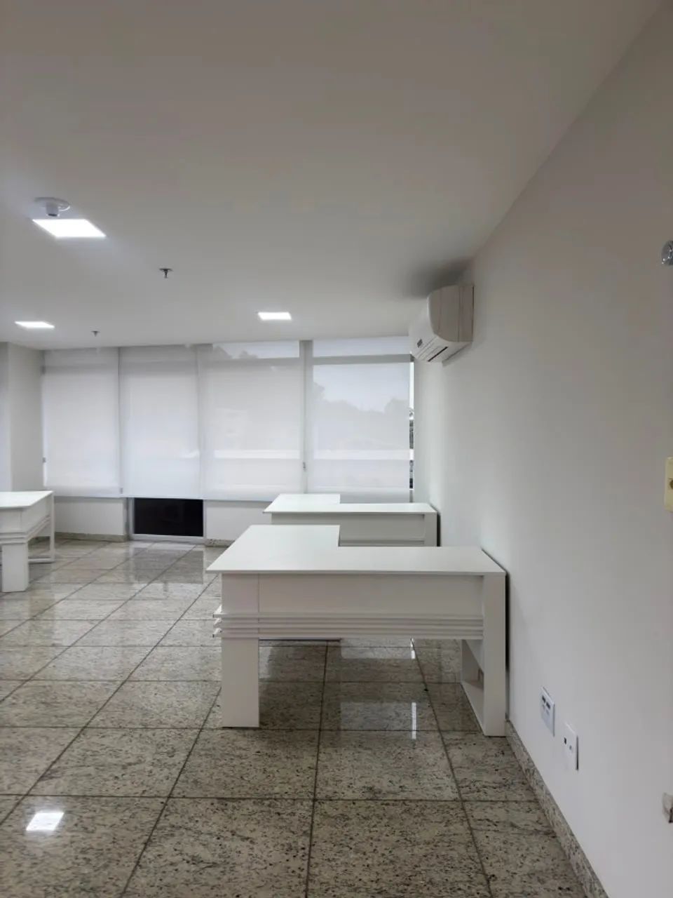 OPORTUNIDADE ÚNICA SALA COMERCIAL PRAIA DA COSTA!!!
