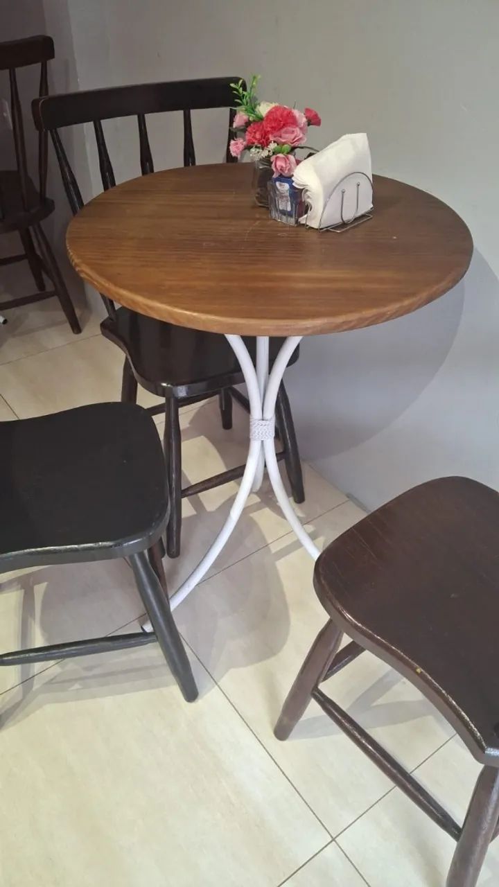 Mesa Redonda Cafeteria