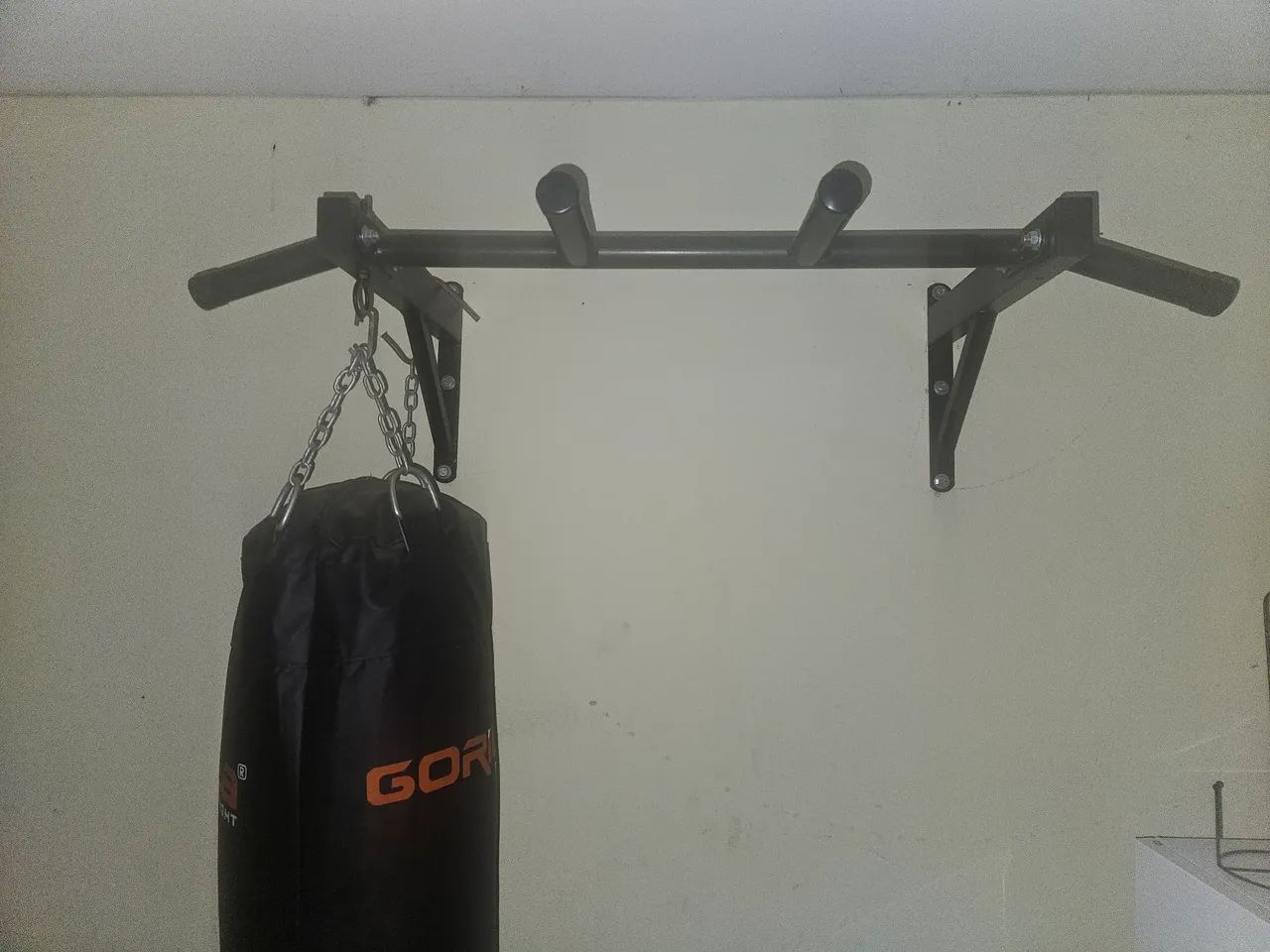 Barra fixa + Saco de pancadas 